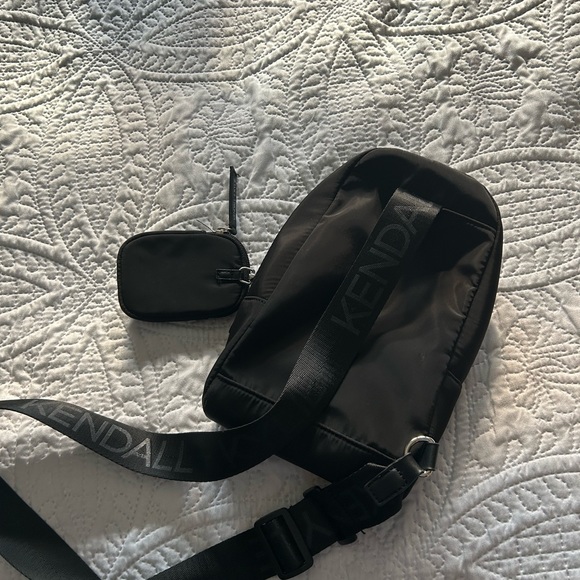 Kendall & Kylie Crossbody - Picture 3 of 3